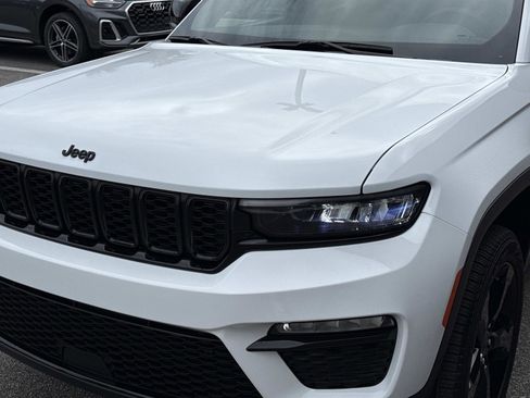Used 2025 Jeep Grand Cherokee Limited w/ Black Appearance Package image 11