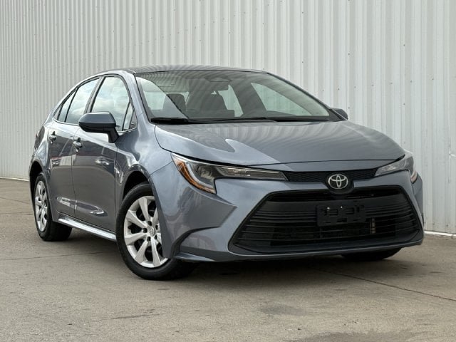 Used 2025 Toyota Corolla LE FWD image 2