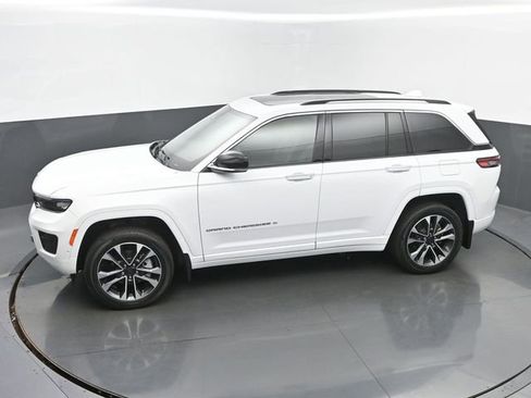 Used 2023 Jeep Grand Cherokee Overland AWD/4WD image 39