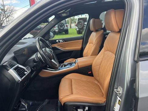Used 2025 BMW X5 xDrive40i w/ M Sport Package image 21