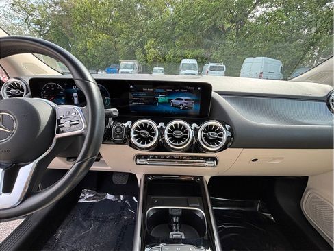 Used 2022 Mercedes-Benz GLA 250 image 11