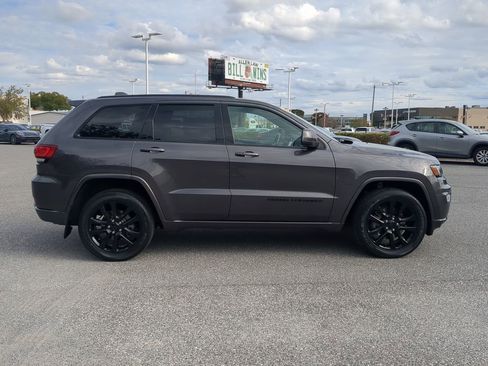 Used 2021 Jeep Grand Cherokee Laredo X image 12