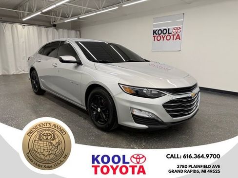 Used 2022 Chevrolet Malibu LT image 1