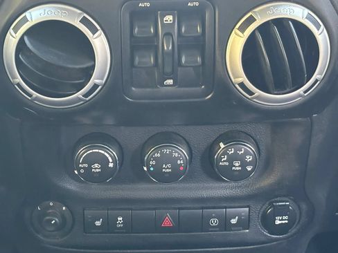 Used 2014 Jeep Wrangler Unlimited Sahara w/ Dual Top Group AWD/4WD image 31