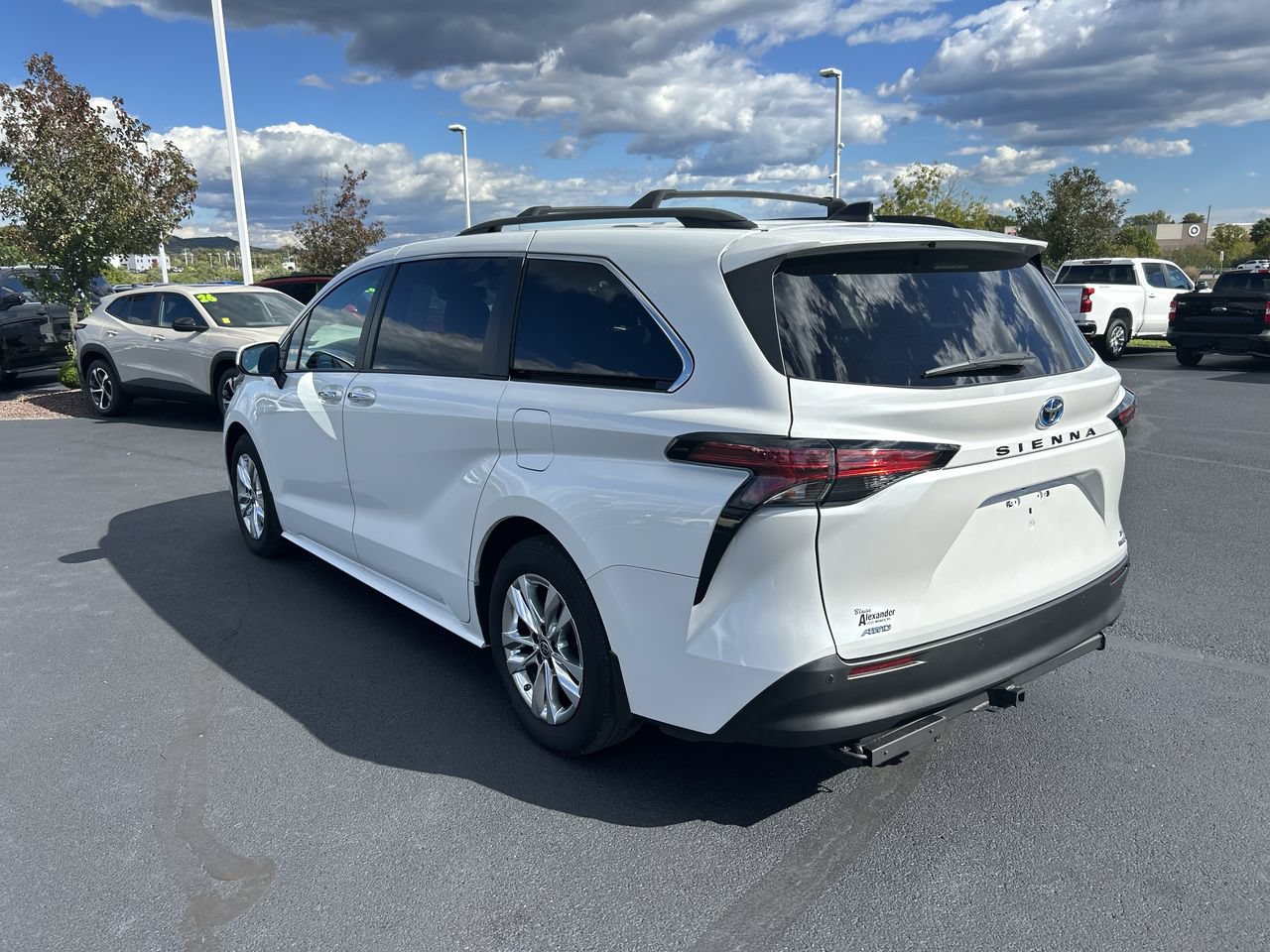Used 2022 Toyota Sienna XLE w/ XLE Plus Package AWD/4WD image 5