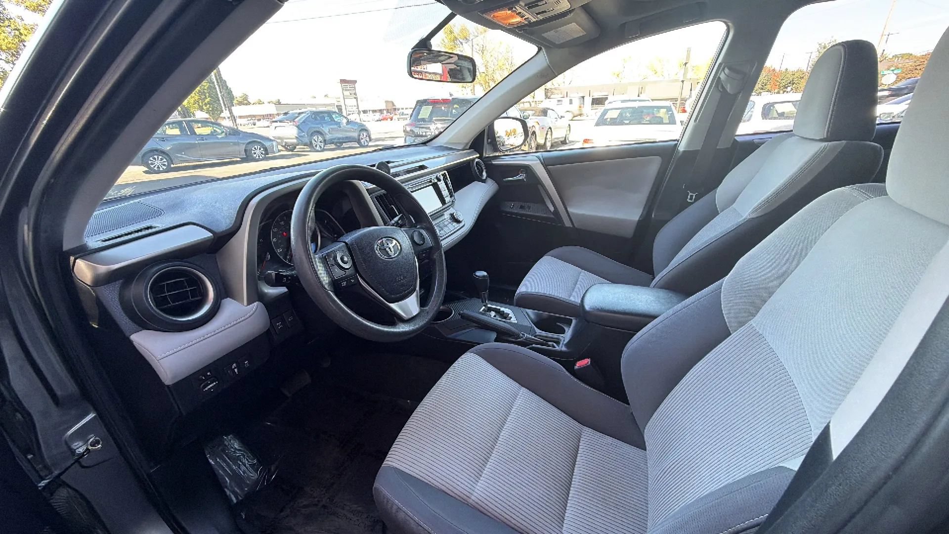 Used 2015 Toyota RAV4 XLE AWD/4WD image 10