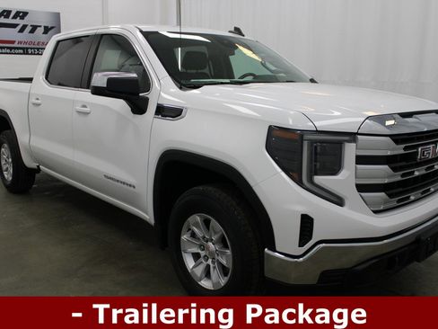 Used 2022 GMC Sierra 1500 SLE AWD/4WD image 4