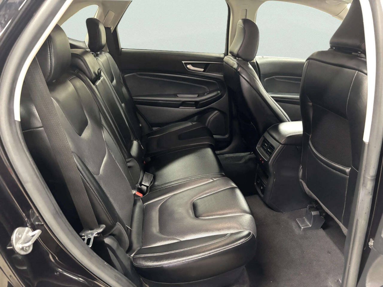 Used 2022 Ford Edge Titanium w/ Equipment Group 301A AWD/4WD image 21
