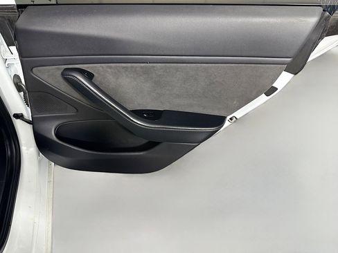Used 2019 Tesla Model 3 Mid Range RWD image 27