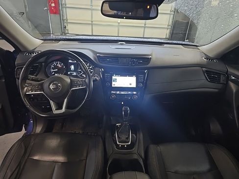 Used 2017 Nissan Rogue SL w/ SL Premium Package image 2