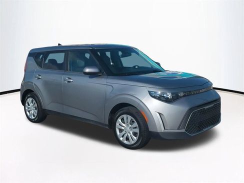 Used 2024 Kia Soul LX FWD image 2