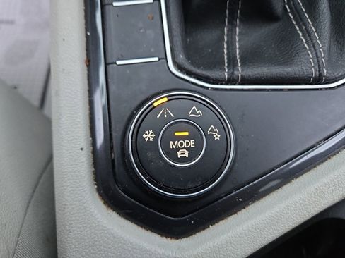 Used 2022 Volkswagen Tiguan SE R-Line image 30