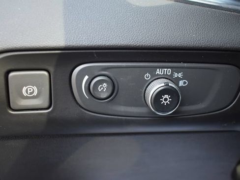 Certified 2018 Buick Enclave Essence w/ Trailering Package FWD image 25
