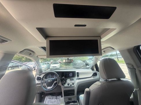 Used 2017 Toyota Sienna XLE Premium w/ Outdoor Package AWD/4WD image 20
