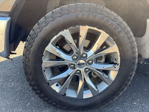 Used 2017 Ford F150 XLT w/ Equipment Group 302A Luxury AWD/4WD image 9