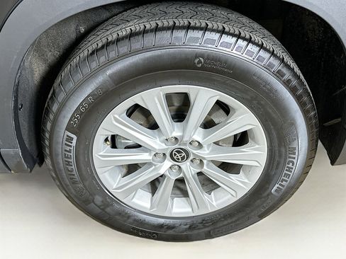 Used 2025 Toyota Grand Highlander AWD image 11