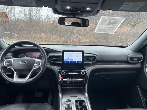 Used 2022 Ford Explorer Limited w/ Equipment Group 301A image 7
