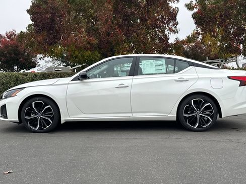 New 2025 Nissan Altima 2.5 SR image 7
