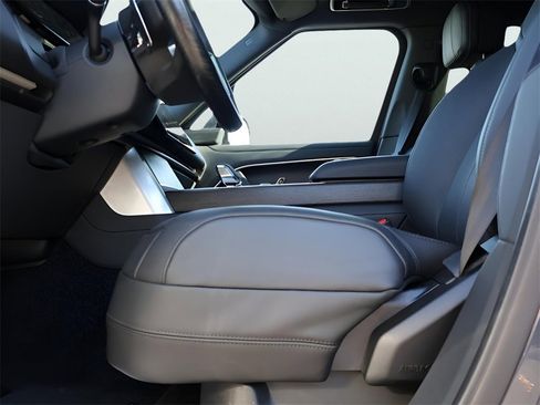 Certified 2025 Land Rover Range Rover SE image 35