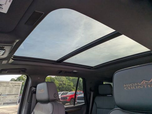 New 2026 Chevrolet Tahoe High Country AWD/4WD image 16