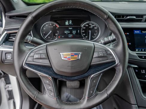 Used 2024 Cadillac XT5 Premium Luxury FWD image 5