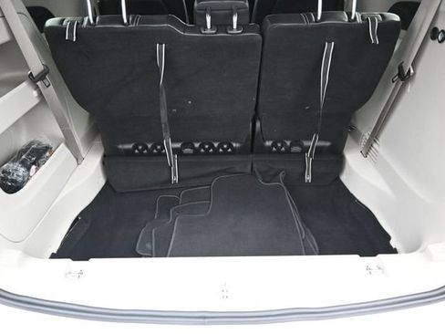 Used 2024 Chrysler Pacifica Touring-L FWD image 10