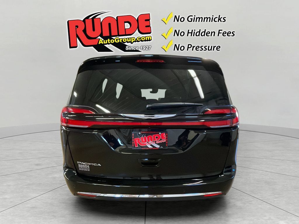 Used 2026 Chrysler Pacifica Select FWD image 5