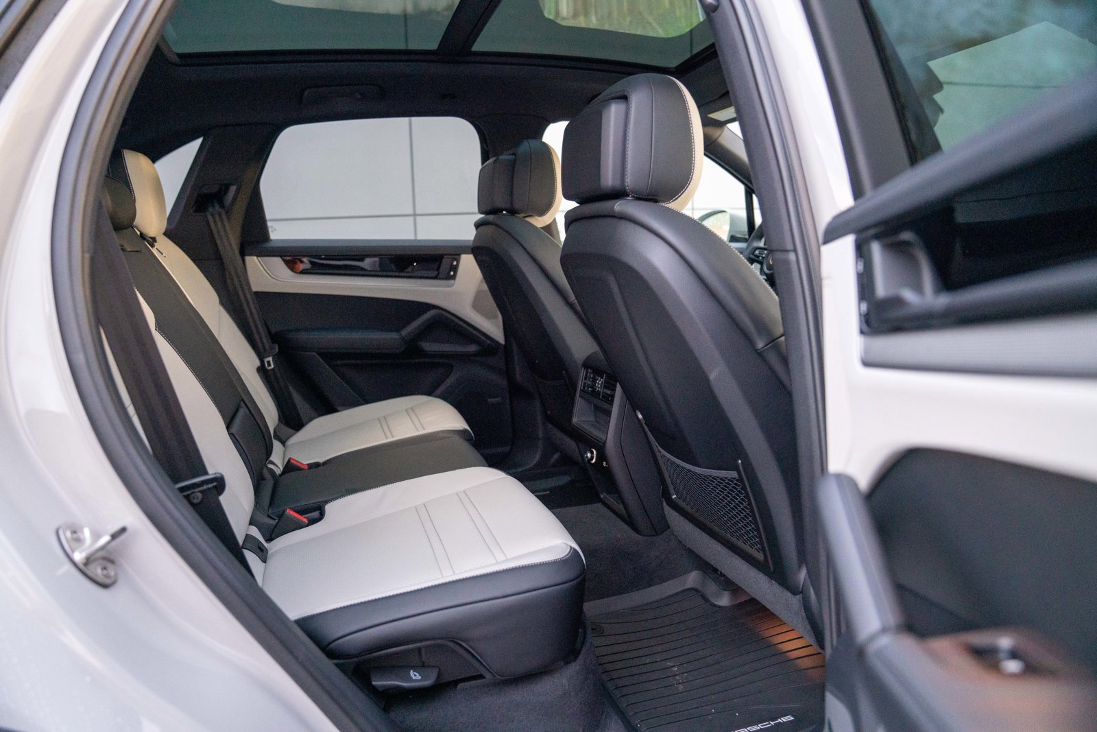 Certified 2026 Porsche Cayenne AWD/4WD image 24