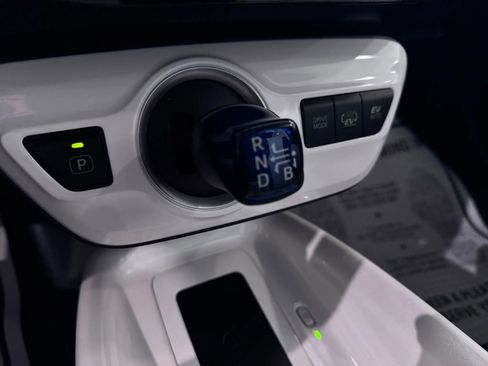 Used 2017 Toyota Prius Prime Premium image 26