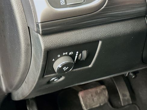 Used 2020 Jeep Grand Cherokee Laredo image 17