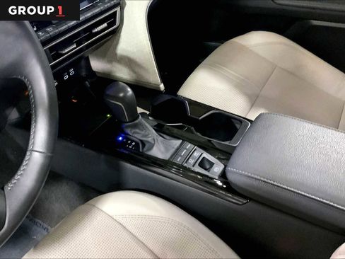 Used 2025 Toyota Camry XLE AWD/4WD image 17