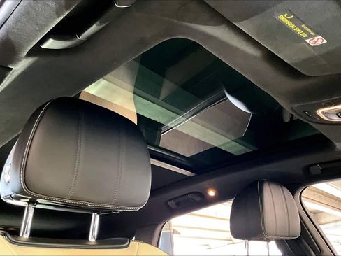 Used 2018 Bentley Bentayga Activity image 13