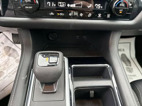 Used 2025 Nissan Pathfinder SV image 23