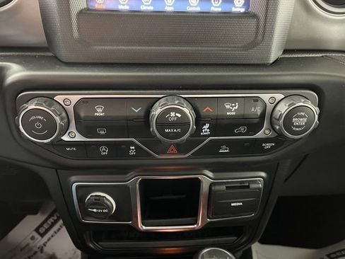 Used 2022 Jeep Wrangler Unlimited Sport image 33