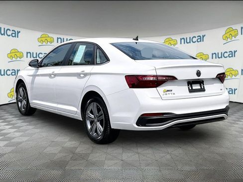 Used 2024 Volkswagen Jetta SE FWD image 4