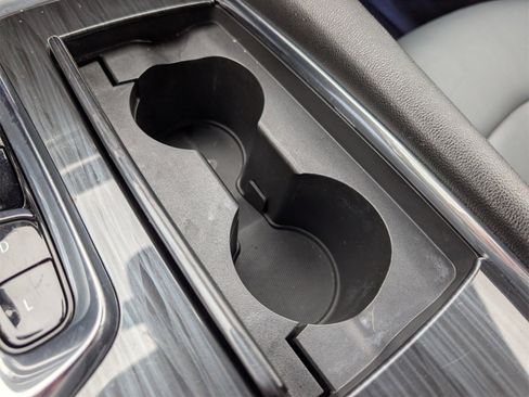 Used 2023 Buick Enclave Essence image 34