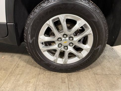 Used 2021 Chevrolet Traverse LS image 16