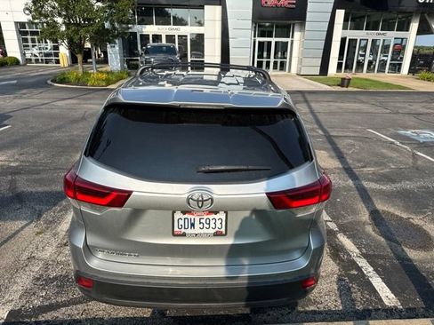 Used 2019 Toyota Highlander LE FWD image 5