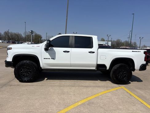 Used 2024 Chevrolet Silverado 2500 ZR2 w/ ZR2 Bison Edition image 9