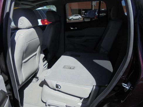 Used 2018 GMC Acadia SLT image 11