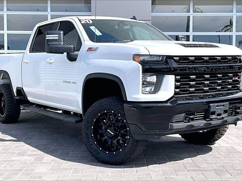 Used 2020 Chevrolet Silverado 2500 LT w/ Z71 Off-Road Package image 3