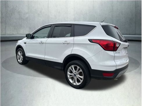 Used 2019 Ford Escape SE image 4