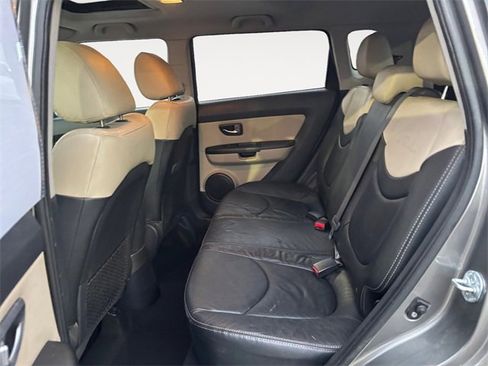 Used 2013 Kia Soul ! w/ Premium Pkg image 13