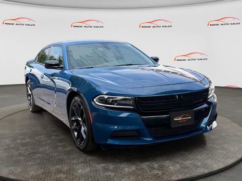 Used 2021 Dodge Charger SXT w/ Blacktop Package RWD image 5