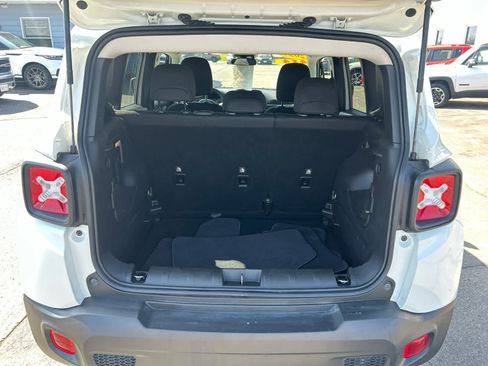 Used 2021 Jeep Renegade Latitude image 24