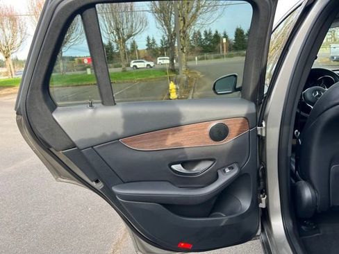 Used 2020 Mercedes-Benz GLC 300 image 11