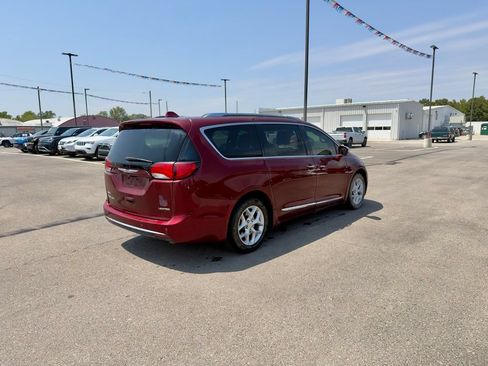 Used 2020 Chrysler Pacifica Limited FWD image 4
