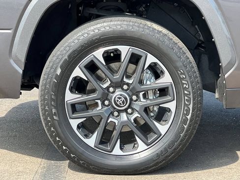Used 2023 Toyota Tundra Limited AWD/4WD image 28