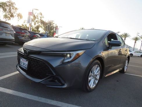 Certified 2023 Toyota Corolla SE image 3