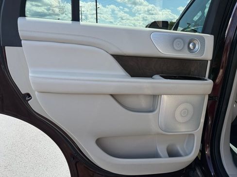Used 2019 Lincoln Navigator Reserve AWD/4WD image 21